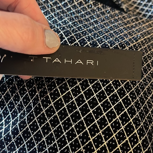 T  TAHARI Dress - Picture 3 of 5